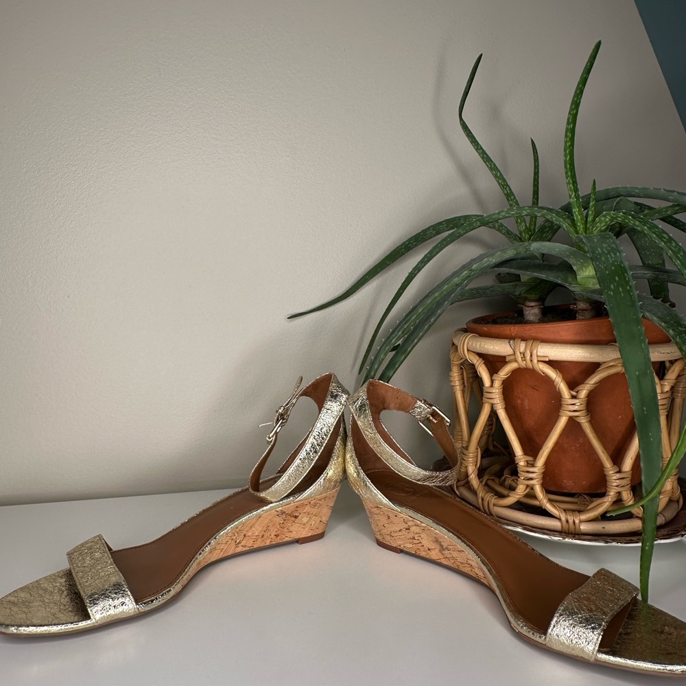 Tory Burch Savannah Gold Metallic Wedge Sandals Leather Cork Kitten Heel 10.5 - Picture 7 of 13